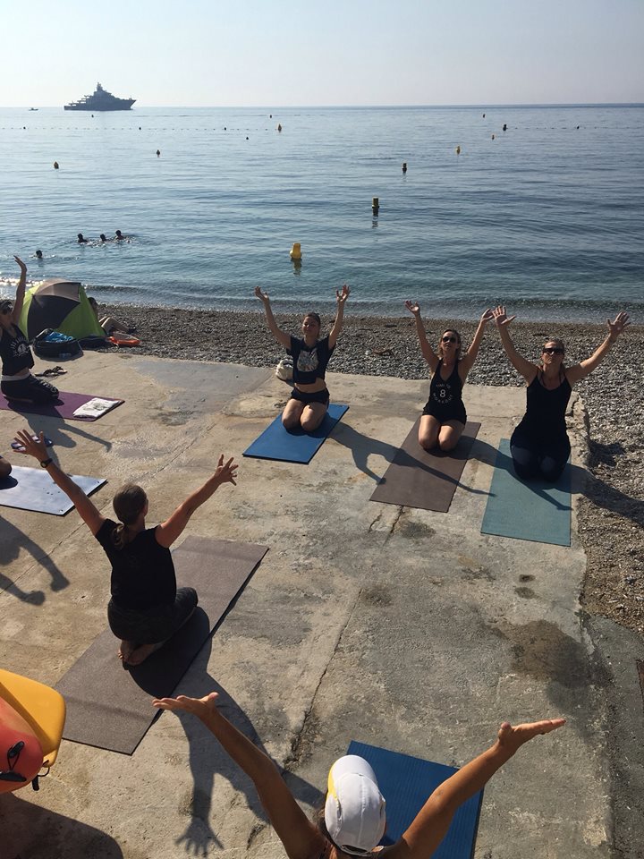 Yoga au bord de mer